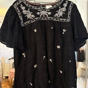 Knox Rose Black Top with White Floral Details